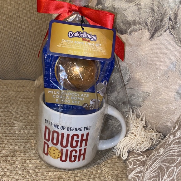 🍪 NWT Cookie Dough Cocoa Bomb & Mug Set - Picture 2 of 11